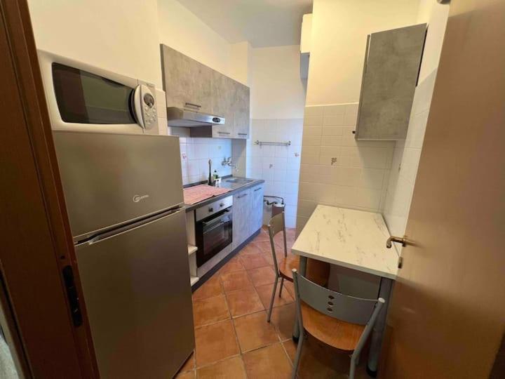 Piccolo Monolocale Confortevole Vicino A Milano Cormano Buitenkant foto