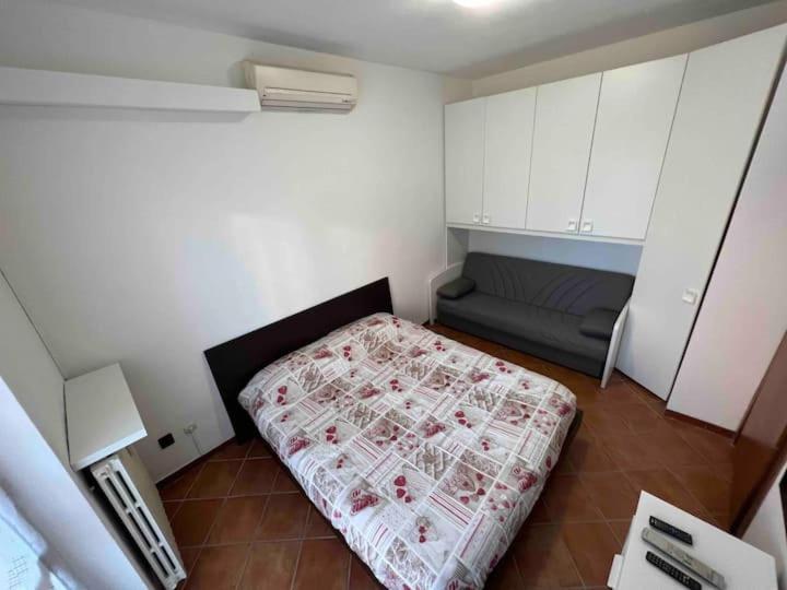 Piccolo Monolocale Confortevole Vicino A Milano Cormano Buitenkant foto